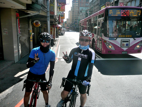 Ming and David on Road 110 to Sanxia (三峽)