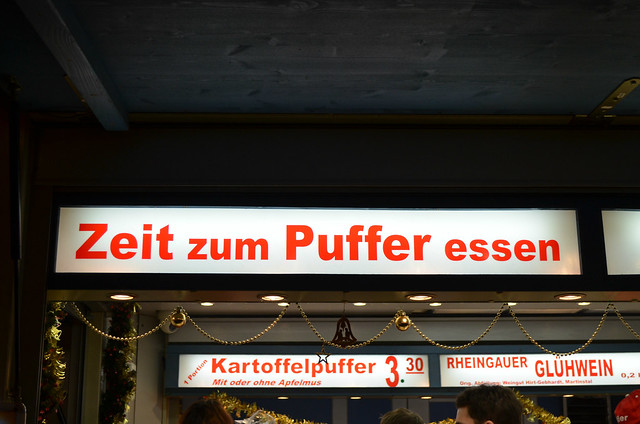 Wiesbaden Sternschnuppenmarkt Christmas Kartoffelpuffer stand