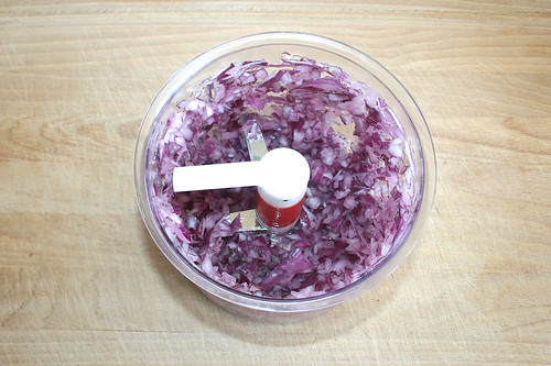 10 - Zwiebeln zerkleinern / Dice onion