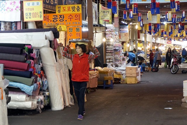 Gwangjang Traditional Market in Korea - rebeccasaw blog-012