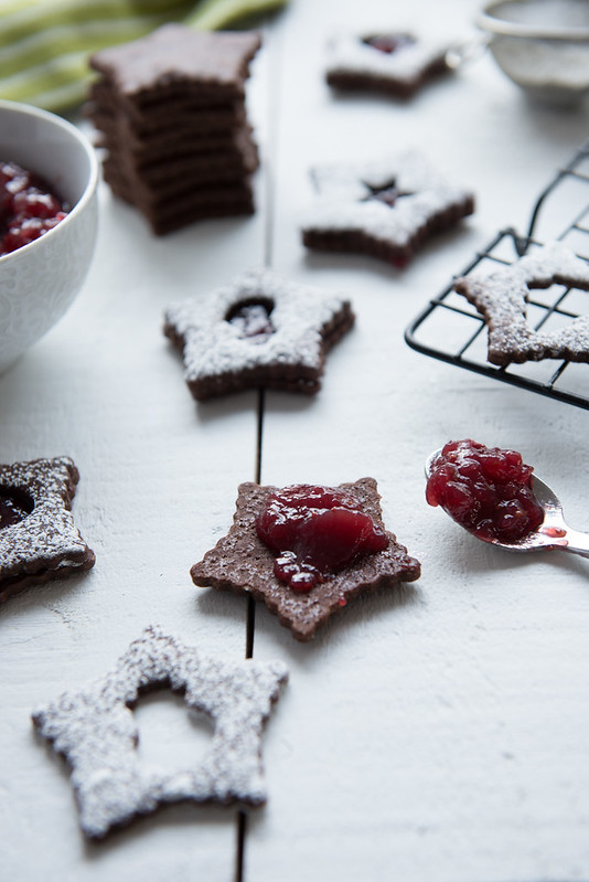 Chocolate Raspberry Linzer Cookies www.pineappleandcoconut.com #Christmasweek (7)