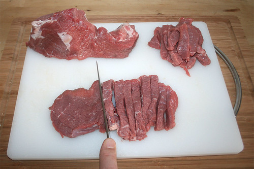 19 - Fleisch in Streifen schneiden / Cut meat in stripes