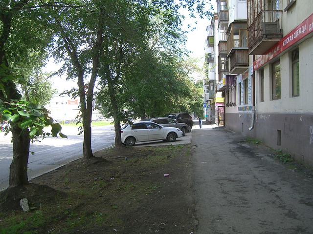 Около дома Большакова, 157