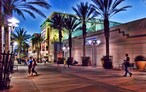 Burbank Town Center (by: Chris Yarzab, creative commons)