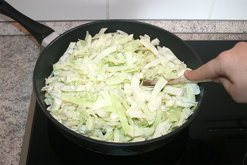 26 - Spitzkohl anbraten / Braise pointed cabbage