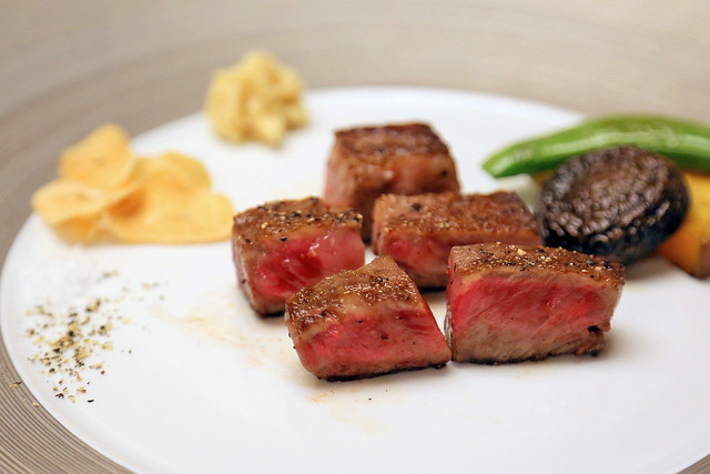 Prime Japanese sirloin steak with vegetables and garlic chips