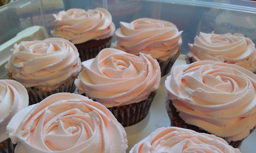 red velvet roses anyone? by nuchtchas