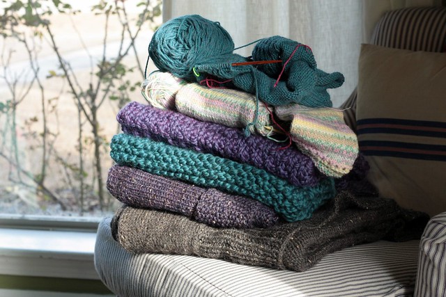 pile o knitting