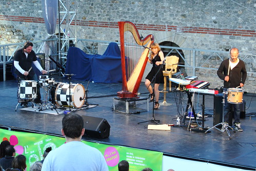 Millamarina performing in Rheims