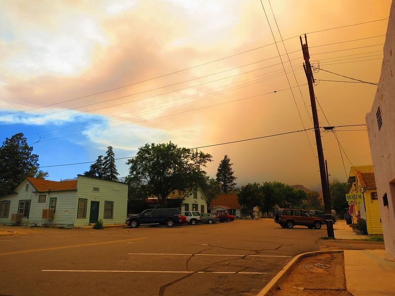 smoke from forest fire in lone pine ca