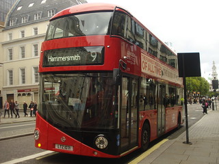 London United LT71 on Route 9, Strand