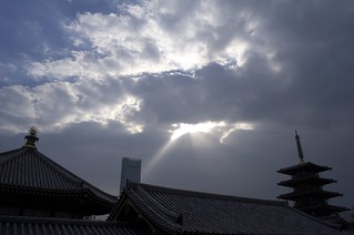The New year's sky @  Shitenno-ji temple.