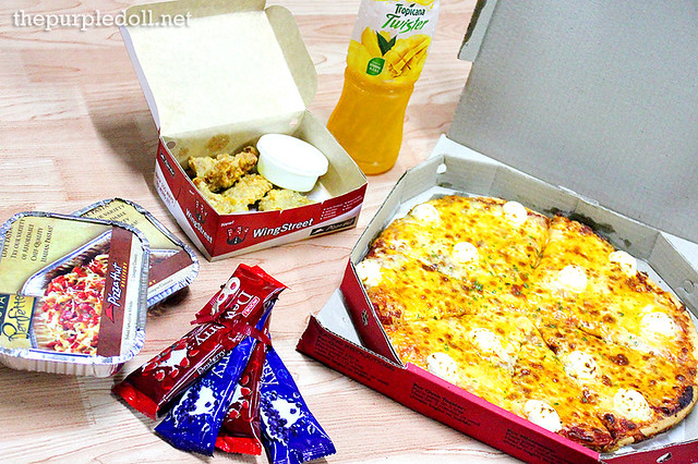 Pizza Hut's Dewberry Group Feast