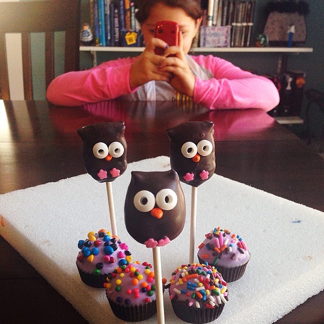 The wise owls said my niece is a natural. Then we ate them. #cakepops