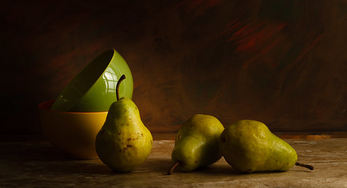 Green pears by Luiz L.