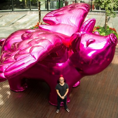 Flying pig by incredible balloons