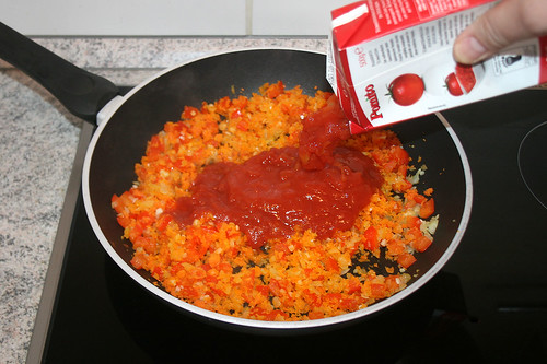 24 - Mit Tomaten ablöschen / Add tomatoes