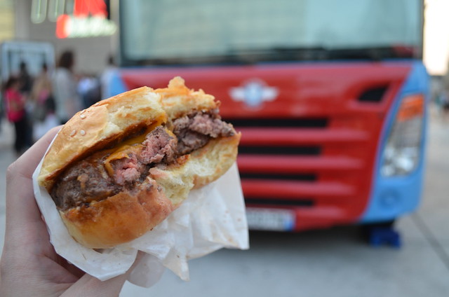 paris_camion_qui_fume_burger_bite