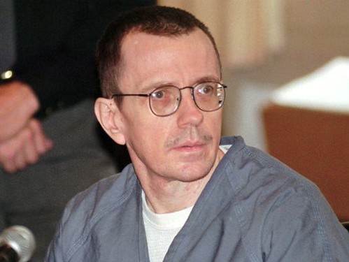 White supremacist Joseph Paul Franklin has been granted a stay of execution by the State of Missouri. He was convicted in the killing deaths of African Americans and Jews. by Pan-African News Wire File Photos