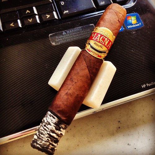 Casa Magna Domus Magnus Limitada II #nowsmoking #cigar #cigars #cigarporn #cigaraficionado #cigaraficionados #stogiestand #botl