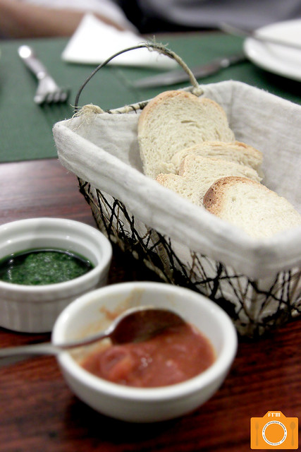 Mama Lou's bread and dips