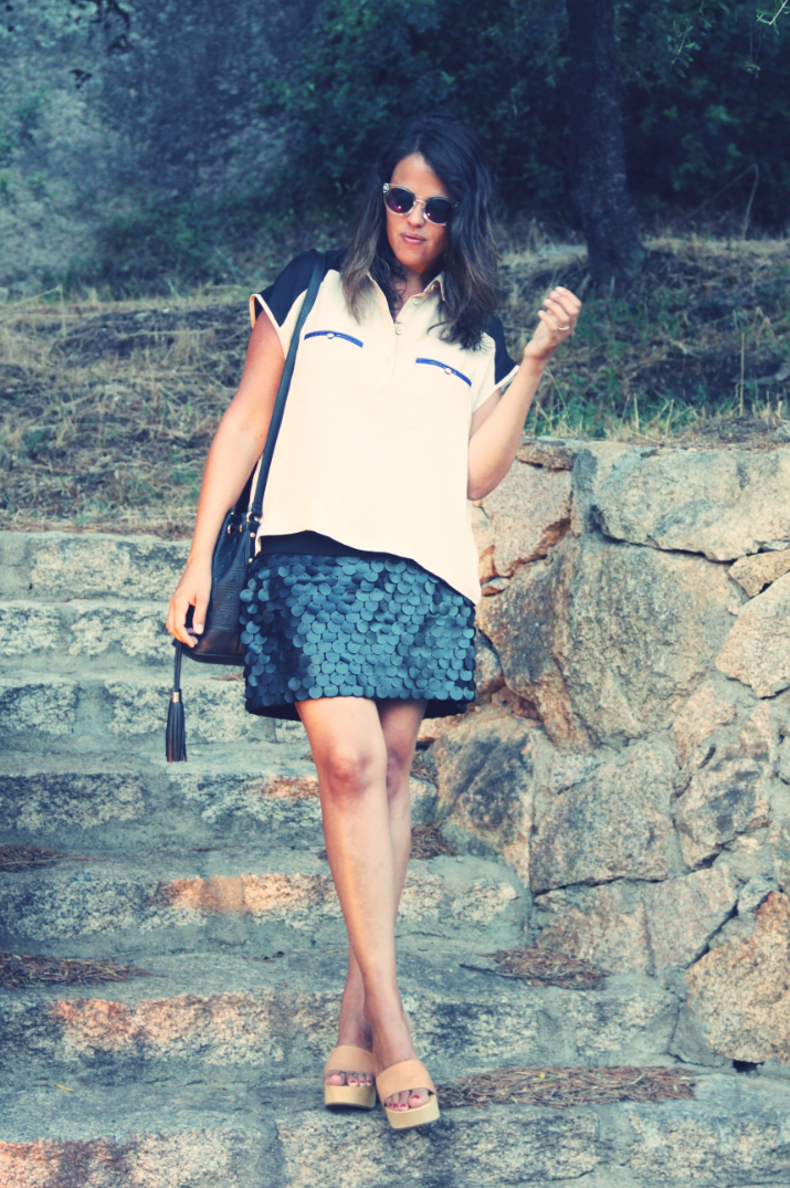 Look sufer shirt + Leather skirt