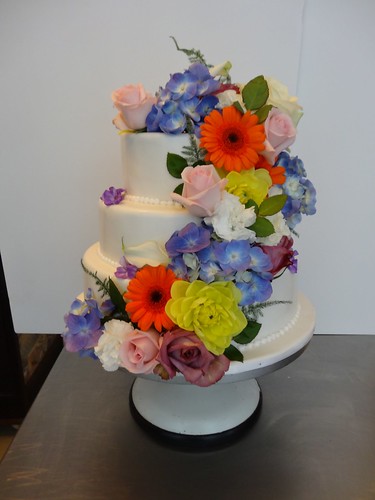 Flowery Wedding Cake by CAKE Amsterdam - Cakes by ZOBOT