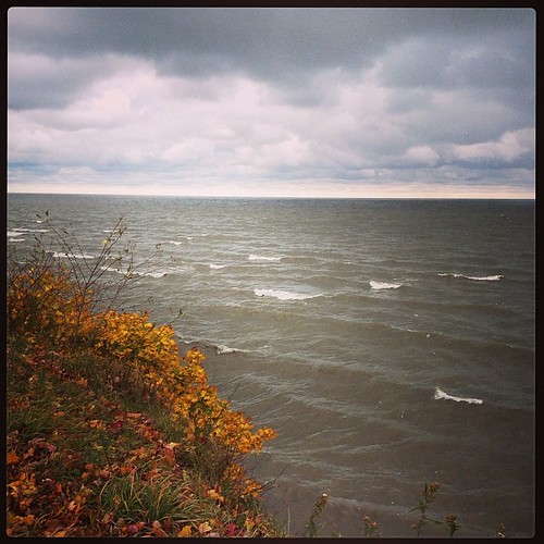 Sometimes when I'm a frazzled mess a few min by the lake makes things a lot better. #lakeerie #sniw #greatlake