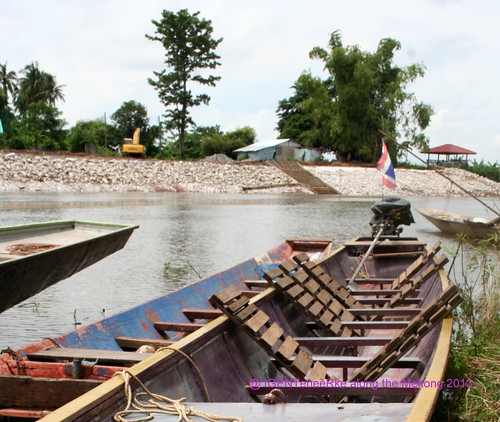 Flood protection on a canal from the Mekong by tGENTeneeRke along the Mekong river