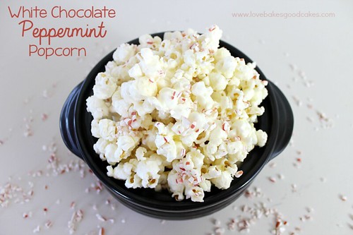 White Chocolate Peppermint Popcorn - a great way to use up those leftover candy canes from the holidays! A fun treat! #peppermint #popcorn #chocolate