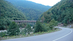 Most w górach Adjara, nad rzeka Achariststkali.