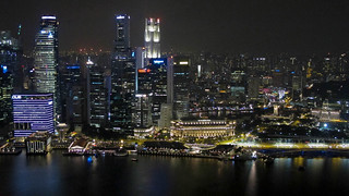 Downtown Singapore vanaf het dak van het Marina Bays Sands Hotel