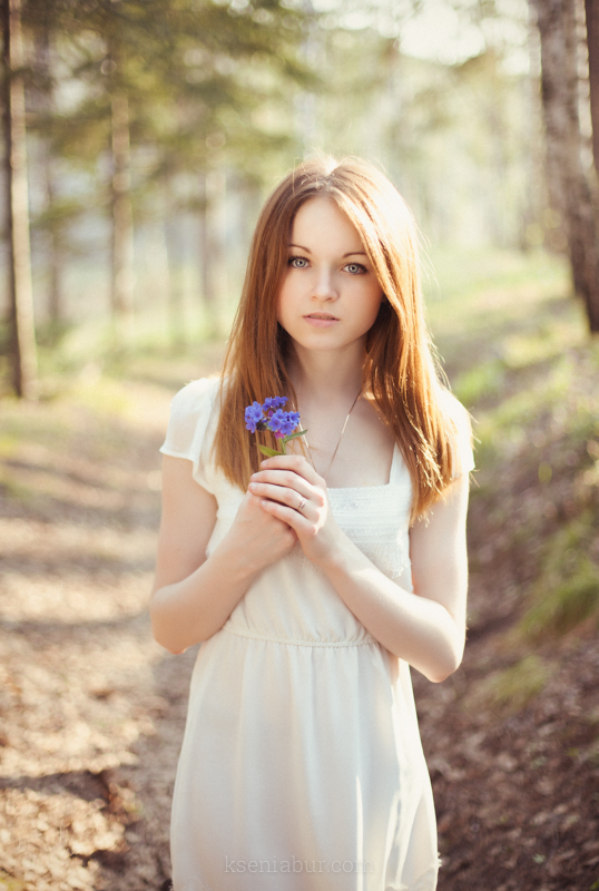 Фотосессия девушки на природе, фотосъемка с цветами, фотосессия в парке, фотограф Новосибирск, профессиональный фотограф