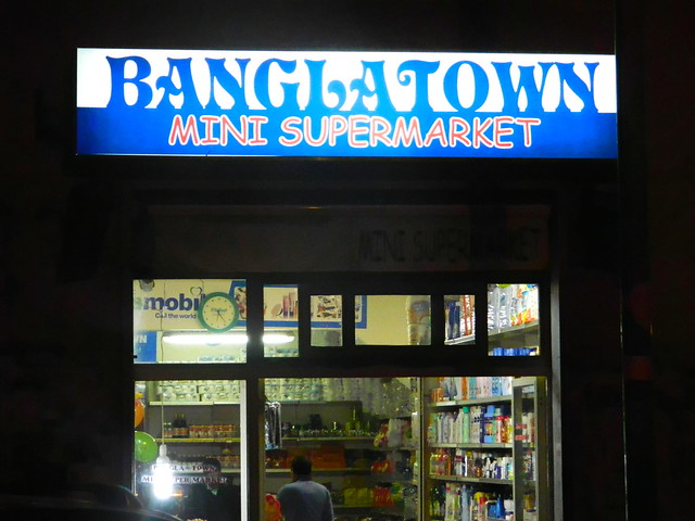 Un negozio gestito da migranti asiatici