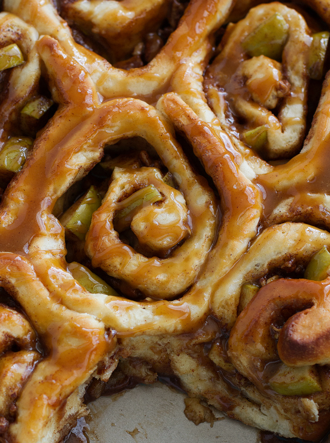 cinnamon roll with salted caramel and apples