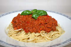 Spaghetti with ground meat sour cream sauce / Spaghetti mit Hackfleisch-Schmand-Sauce