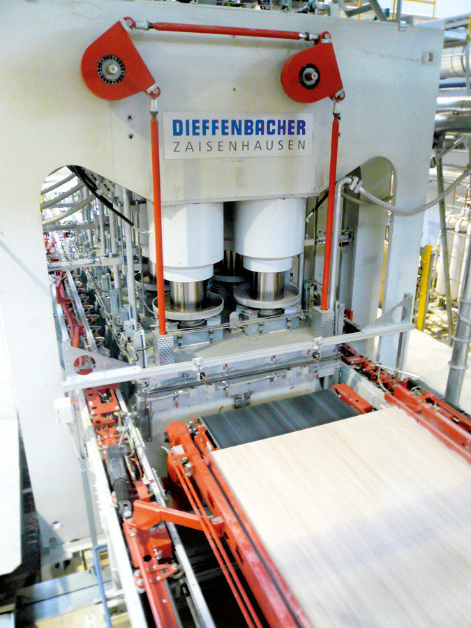 Пресс для ламинирования плит фирмы Dieffenbacher