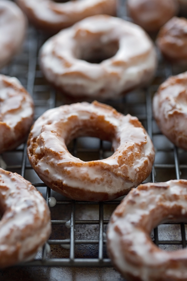 Pumpkin Old-Fashioned Doughnuts with Glaze - These are like your bakery style glazed cake donuts but so much better! #sourcreamdonuts #cakedoughnut #doughnut #donut #oldfashioneddoughnut | Littlespicejar.com @littlespicejar