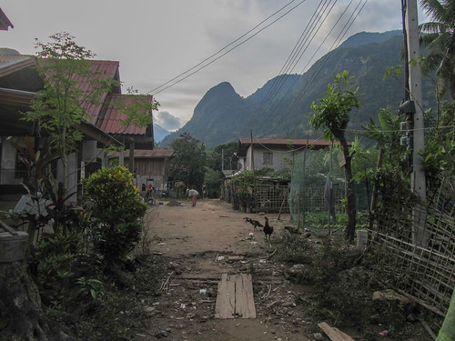 Muang Ngoi: le chemin menant à notre guesthouse