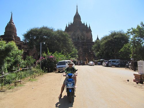 Old Bagan: alentours du temple Htilominlo