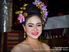 2015-11b Cheering Northern Thai Dancers