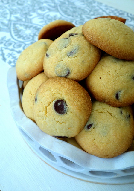 Almond chocolate chip cookies