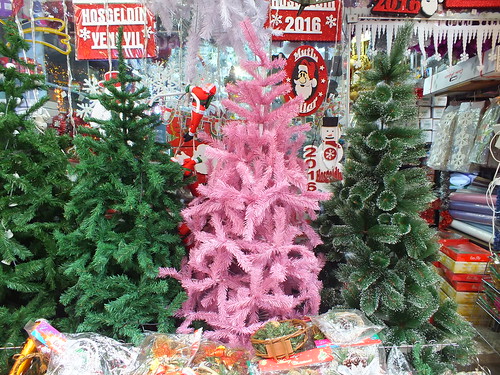 Rózsaszín karácsonyfa a 2016-os trendeknek megfelelően