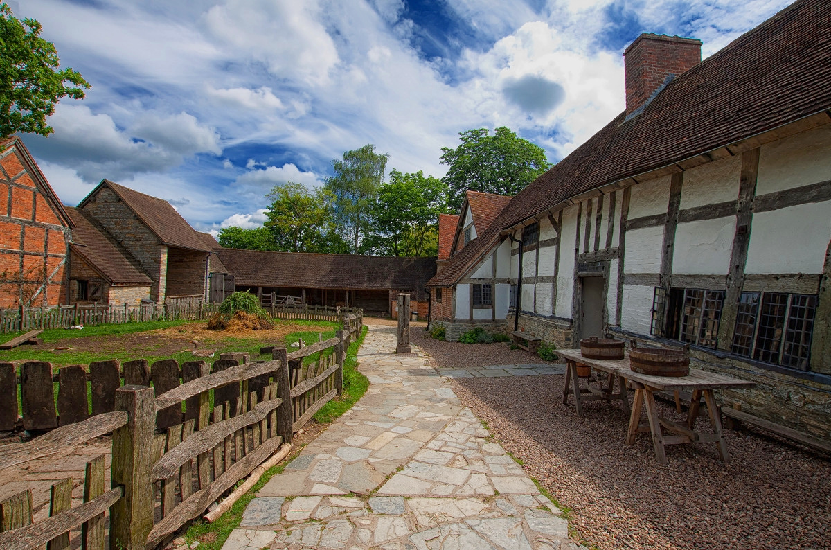 Mary Arden's Farm courtyard, Wilmote. Credit Nathan Reading, flickr