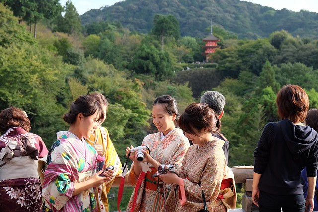 Japanese girls and Koyasu Pagoda