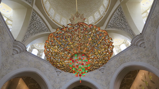 sheikh zayed mosque chandelier in gols