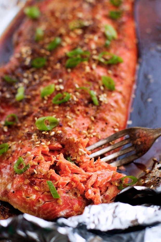 Sesame Ginger Glazed Baked Salmon in Foil - Ready in less than 30 minutes, healthy and so FLAVORFUL! #bakedsalmon #salmoninfoil #asiansalmon | Littlespicejar.com @Littlespicejar