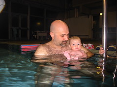 Anna e Camilla in piscina