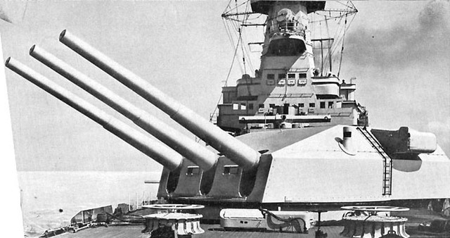 KMS Admiral Graf Spee's for'd 11". 1939.