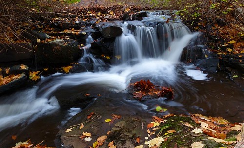 dividend autumn rockyhill johnjmurphyiii connecticut waterfall fall newengland november usa 06067 foliage